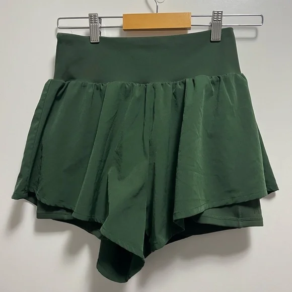 NWOT P’tula Flow Track Short in Hunter Green Women’s size Medium - Picture 2 of 5